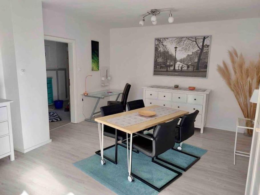 Schoene Ferienwohnung In Oldenburg Eversten 70M2, Zwei Raeume, Bis Zu 4 Personen Εξωτερικό φωτογραφία